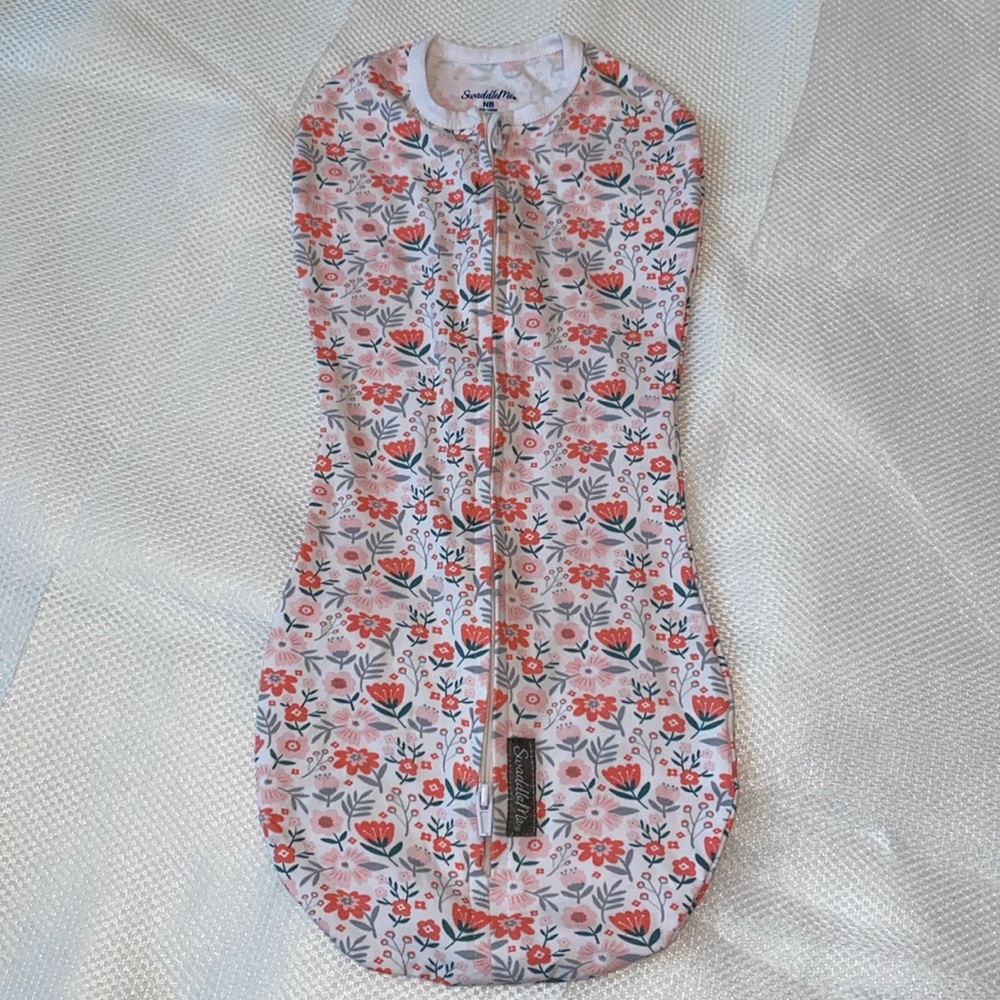 Used once or twice. Perfect Condition. Zipper Swaddle.